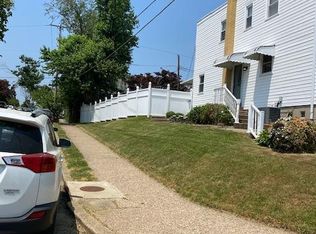 9930 Bridle Rd, Philadelphia, PA 19115