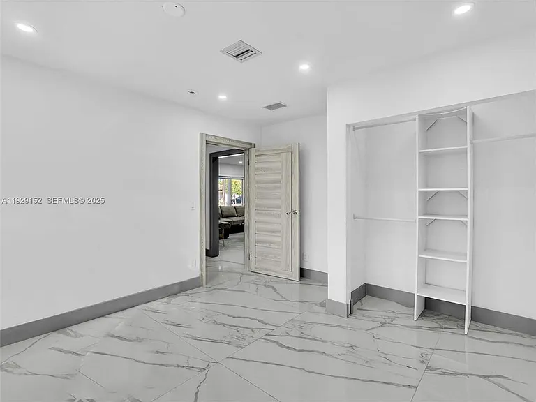 440 SE 8th Ave — Photo 13