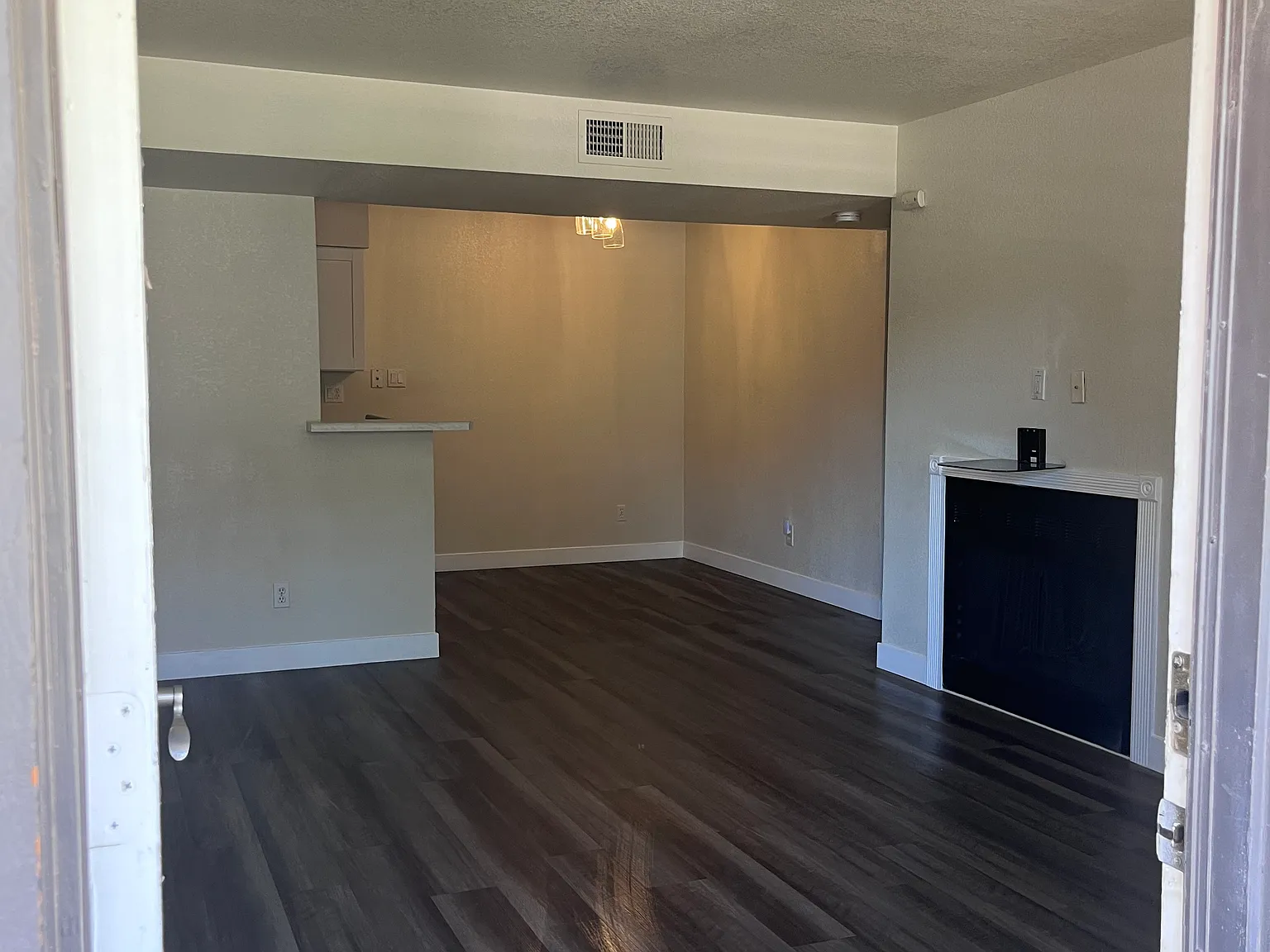 2 bed, 962 sqft, $1,650 — Photo 3