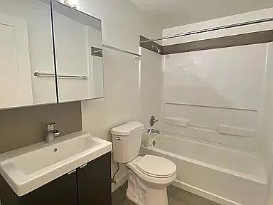 1114 E Adams St #2-4 — Photo 14