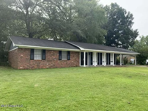 702 Persimmon Dr Photo 1