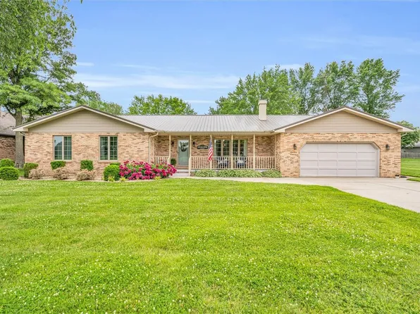 1171 Country Club Rd, Sullivan, IL 61951