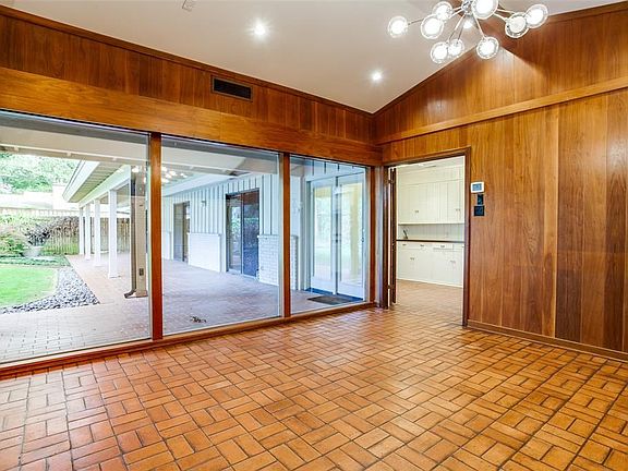 4th image of 1901 Woodlawn Ave