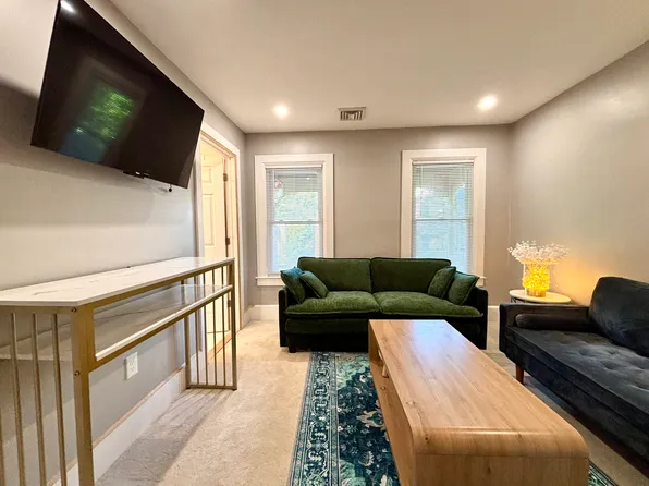 130 Woodlawn Ave Floor 2, Saratoga Springs, NY 12866
