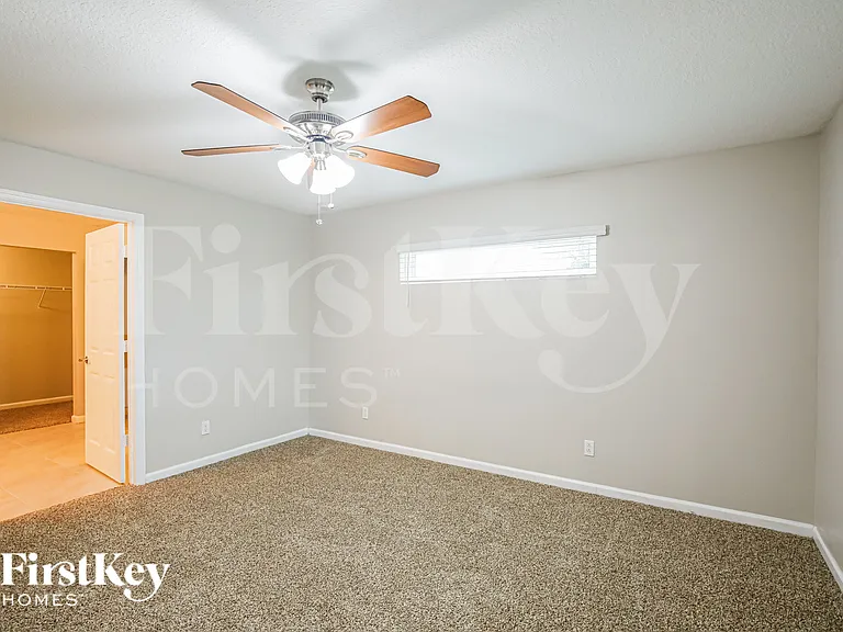931 SE Thornhill Dr — Photo 7
