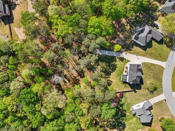 1961 Flowering Dr, Grayson, GA 30017