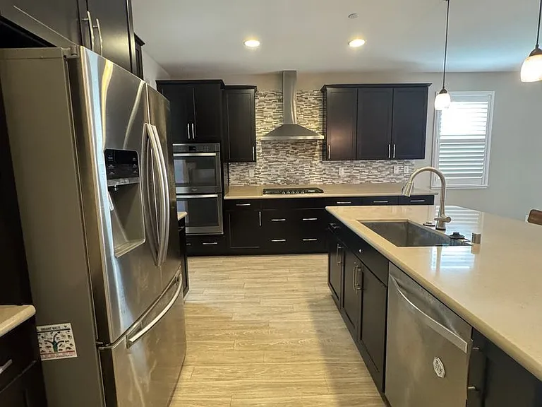 800 Valencia Ct — Photo 22