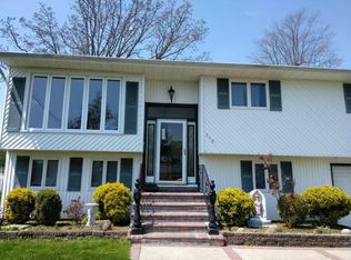 145 Volta St, Copiague, NY 11726