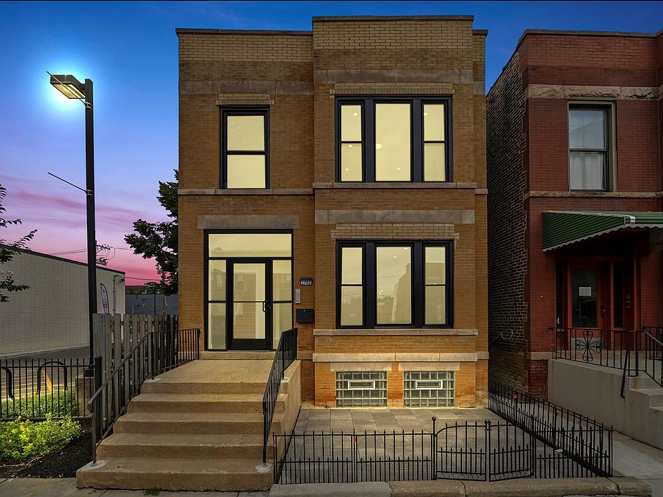 1st image of 2752 W Belmont Ave #G