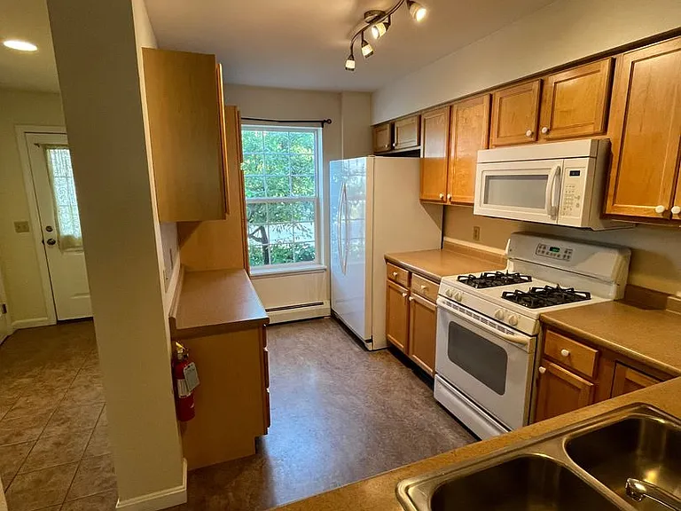 58 Stonington Cir — Photo 26