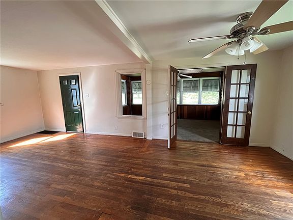 2nd image of 1001 Melrose Pl