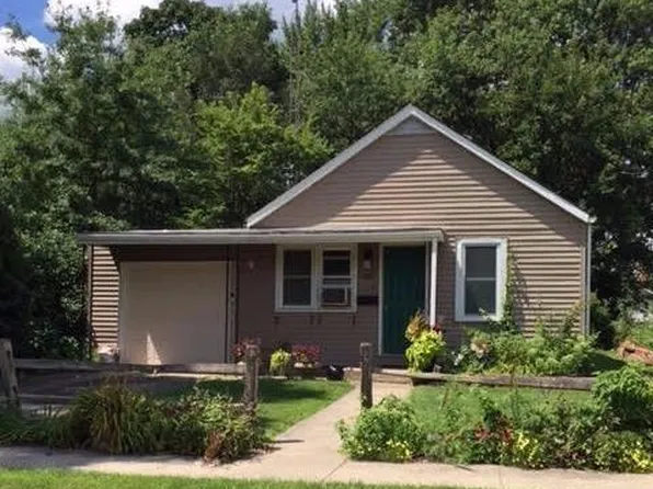 1106 S 5th St, Fairfield, IA 52556