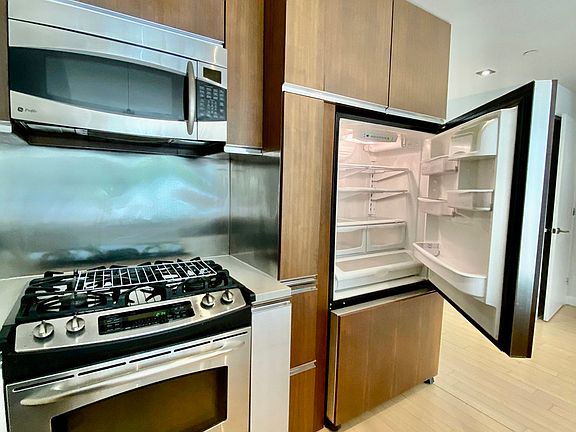 3rd image of 601 Ocean Pkwy #F
