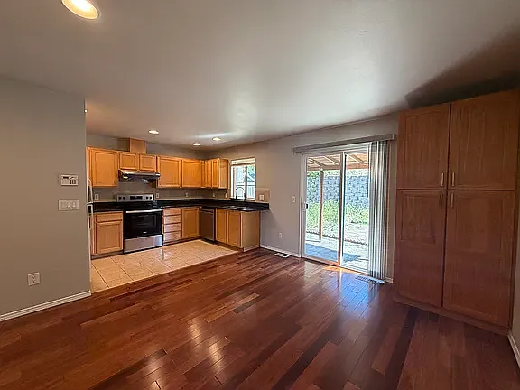 5950 31st Ave SW — Photo 3