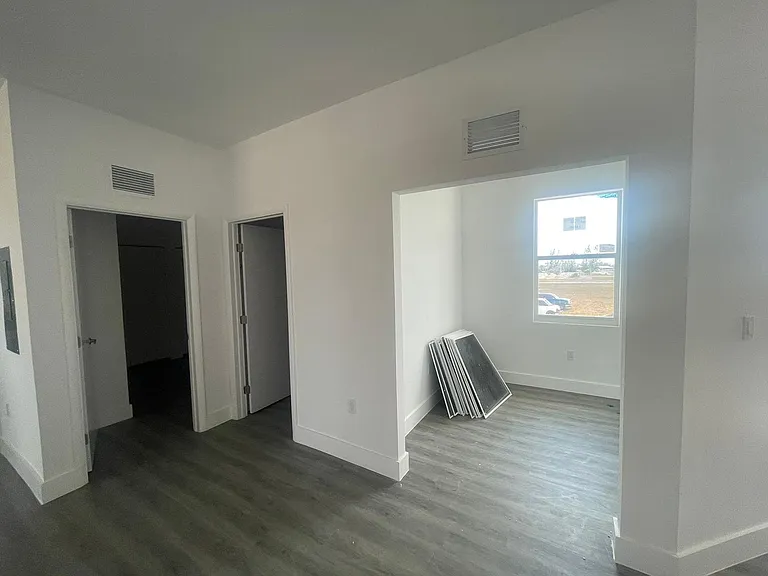 275 SW 4th St #220 — Photo 29