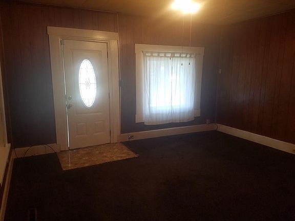 5th image of 602 E 5th St