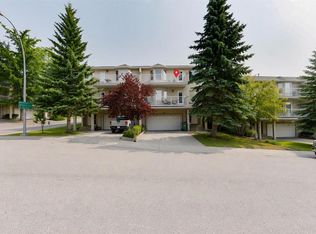76 E Sierra Morena Grn SW, Calgary, AB T3H 3E5