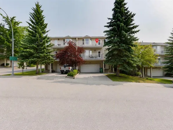 76 E Sierra Morena Grn SW, Calgary, AB T3H 3E5