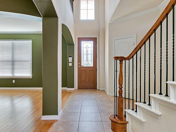 2nd image of 3305 Silent Oak Ln