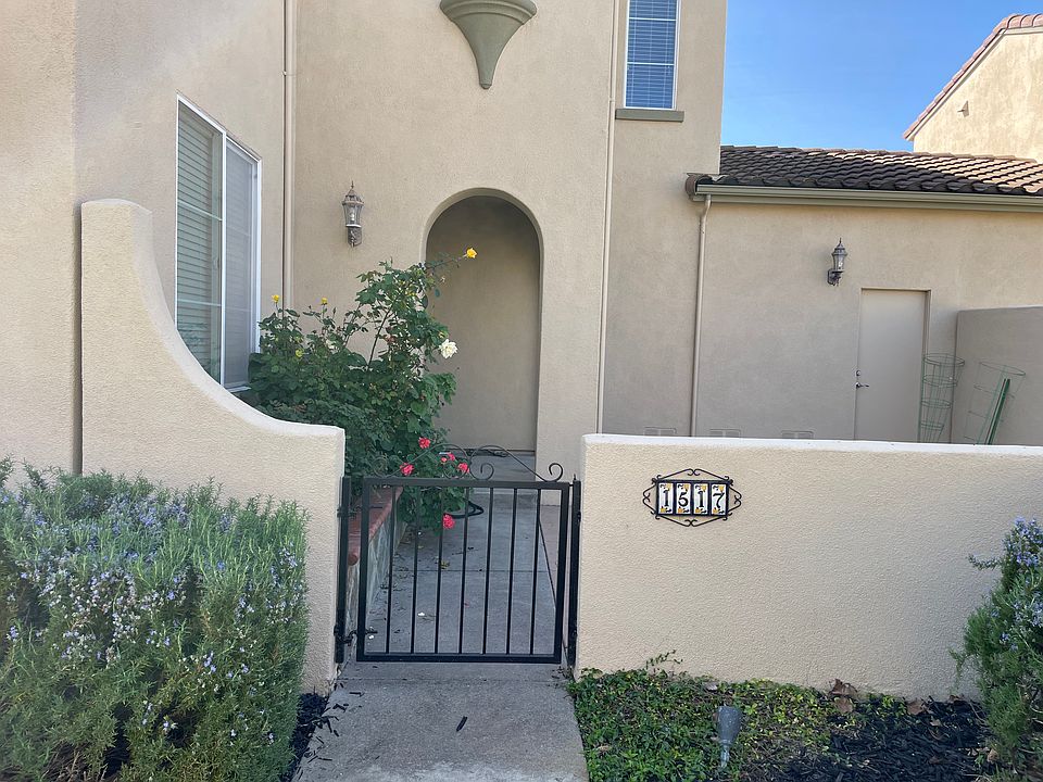 Beautiful designed townhome, with an appeal of single family home with spacious private front yard, fully paved.