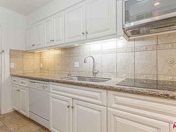 4th image of 972 E California Blvd Unit 311