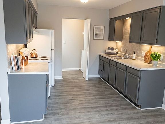 5th image of 307 N Prairieview Rd #802-6