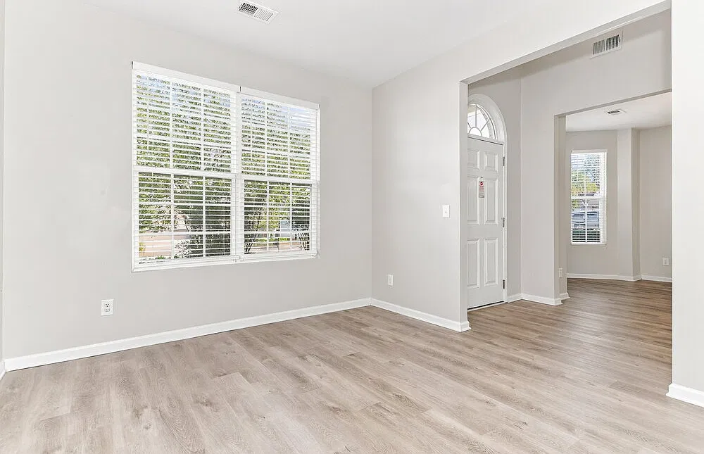3 bed, 2.5 bath, 2596 sqft, $2,200 — Photo 4