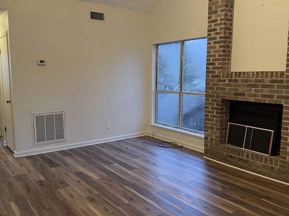 5th image of 2128 Victoria Ln