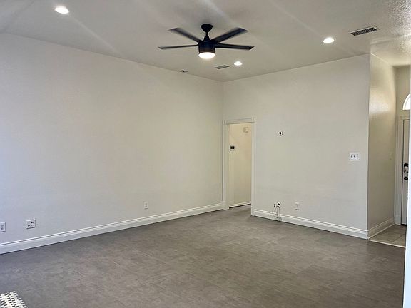 5th image of 517 Meadowcrest Dr