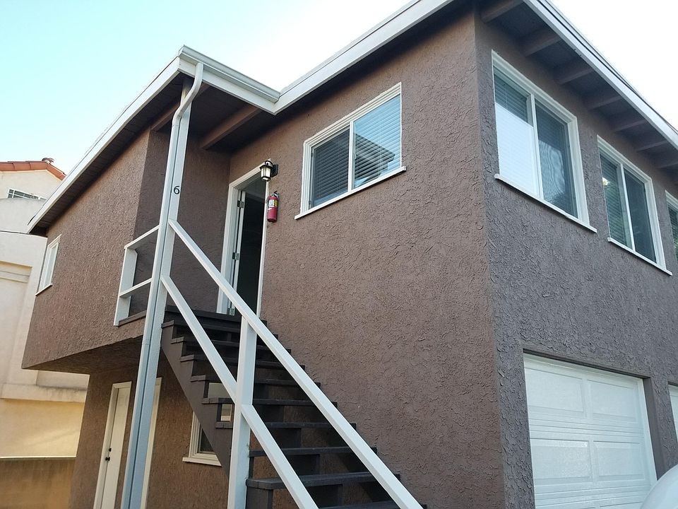 Upper stand alone unit w/ 1 garage