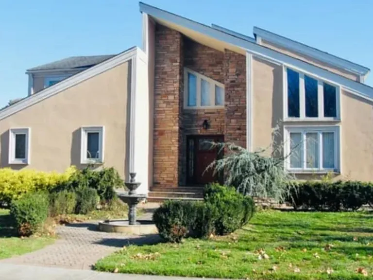 6 Eldridge Dr #1 — Photo 1