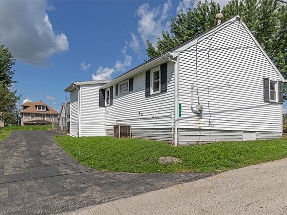 3rd image of 124 Reed Ave