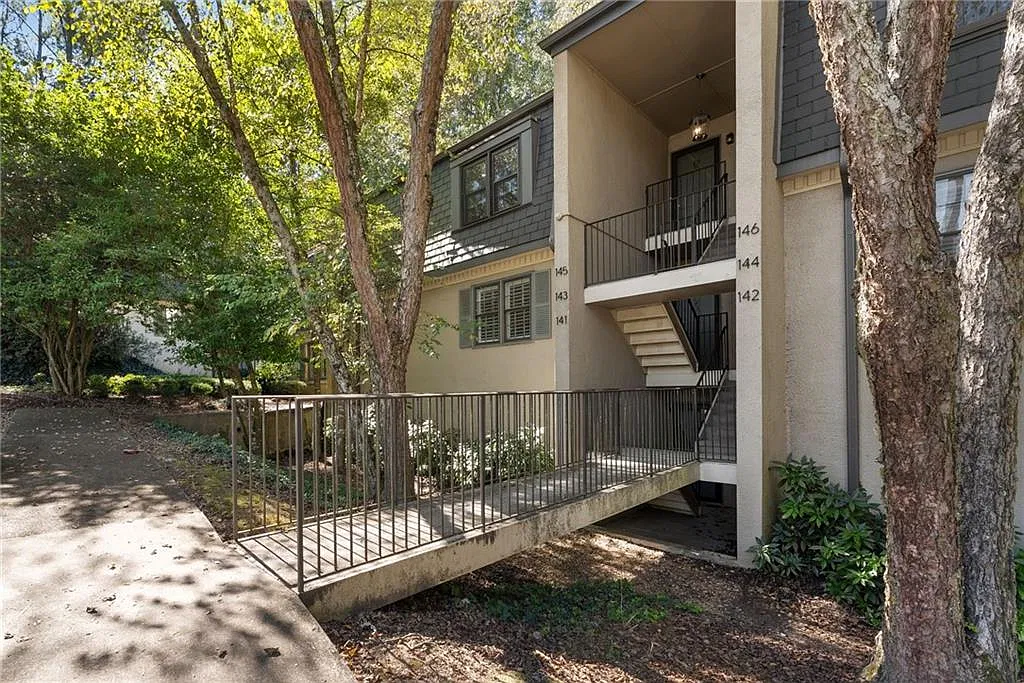 2 bed, 2.0 bath, $2,250 — Photo 3