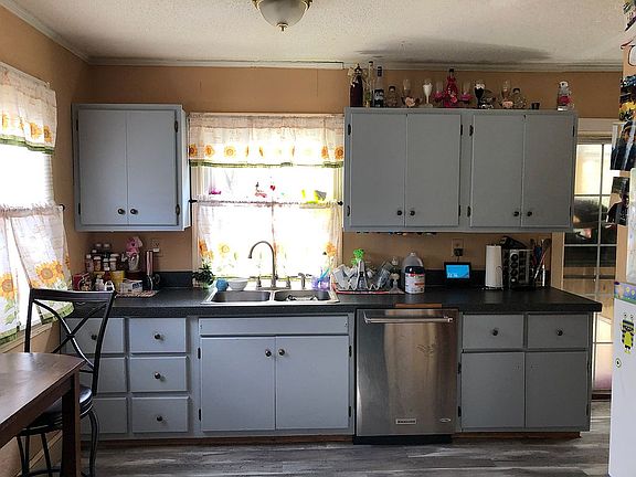 2nd image of 910 Cleveland Dr