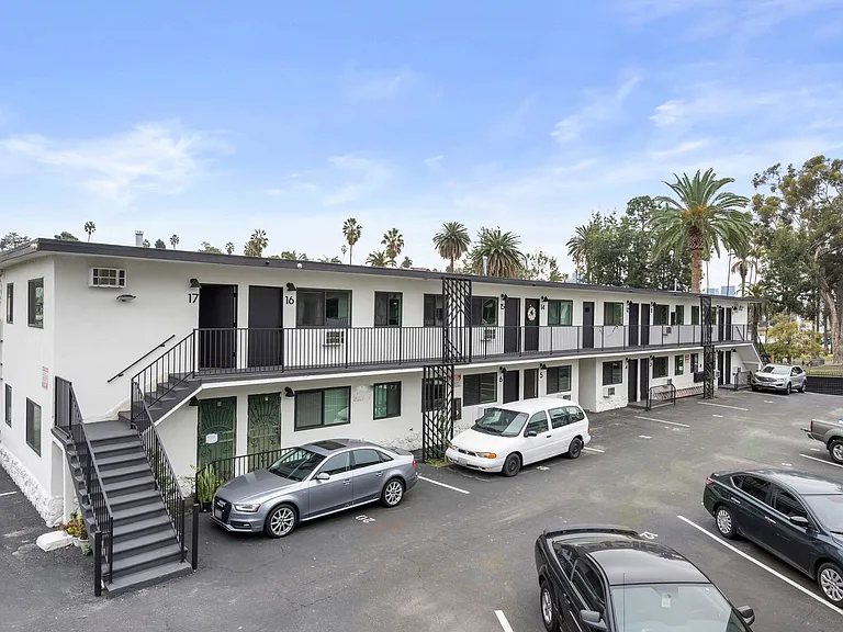 Echo Lake Apartments — Photo 10