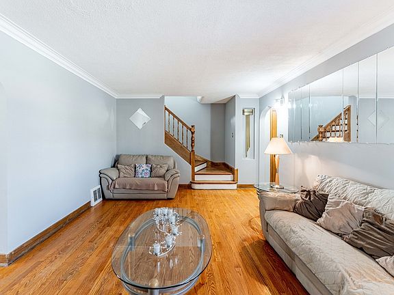 2nd image of 3519 Ridgeland Ave