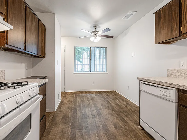 Coppertree Apartments & Townhomes — Photo 45