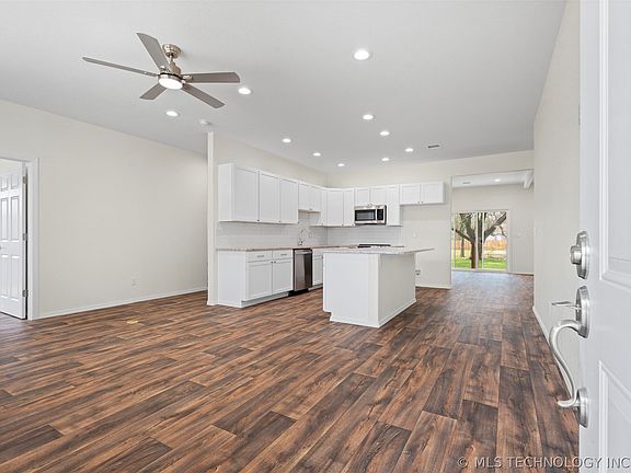 4th image of 517 W Clyde Ave