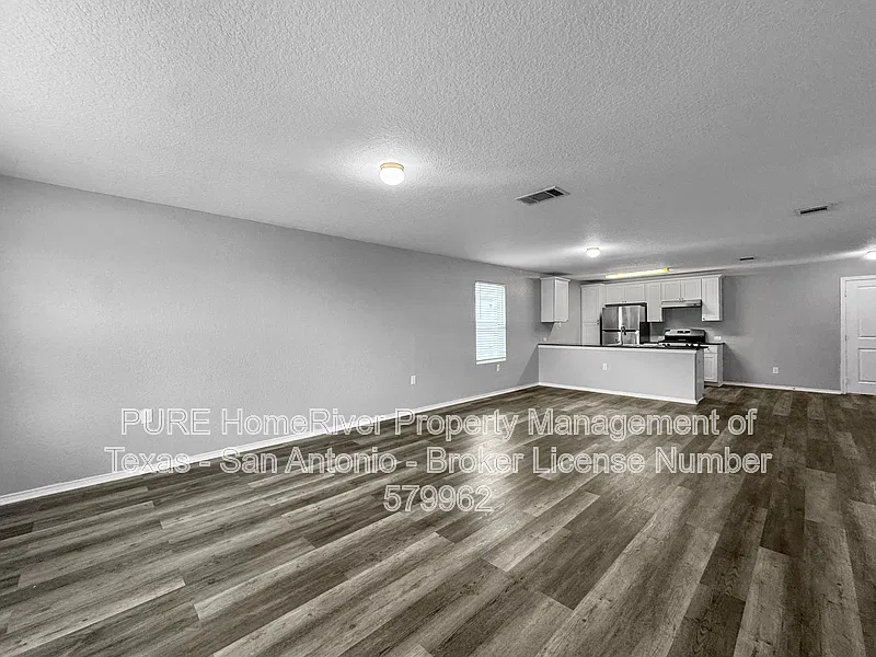 3 bed, 2.0 bath, 1445 sqft, $1,585 — Photo 3
