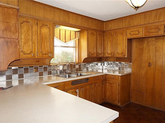 4th image of 1439 Oak Hills Dr
