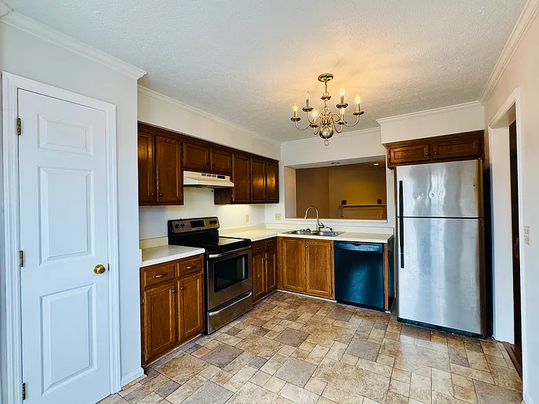 466 Claircrest Dr — Photo 8