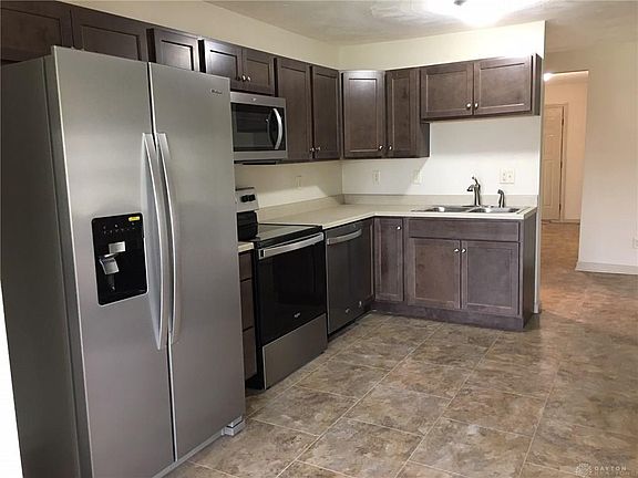 4th image of 435 Grove St