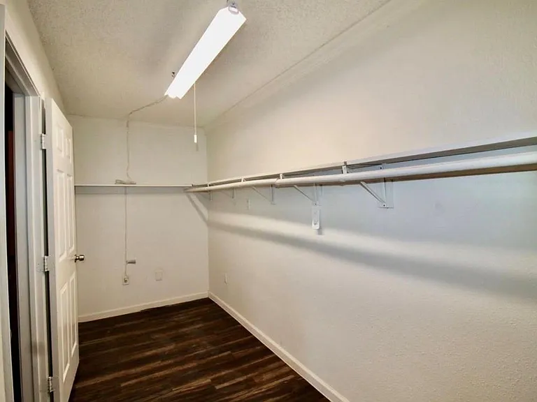 4701 Spring Ln — Photo 13