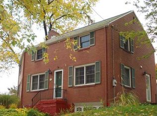 689 Crystal Dr, Pittsburgh, PA 15228