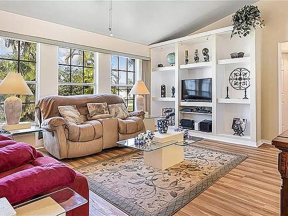 3rd image of 626 SW 27th St