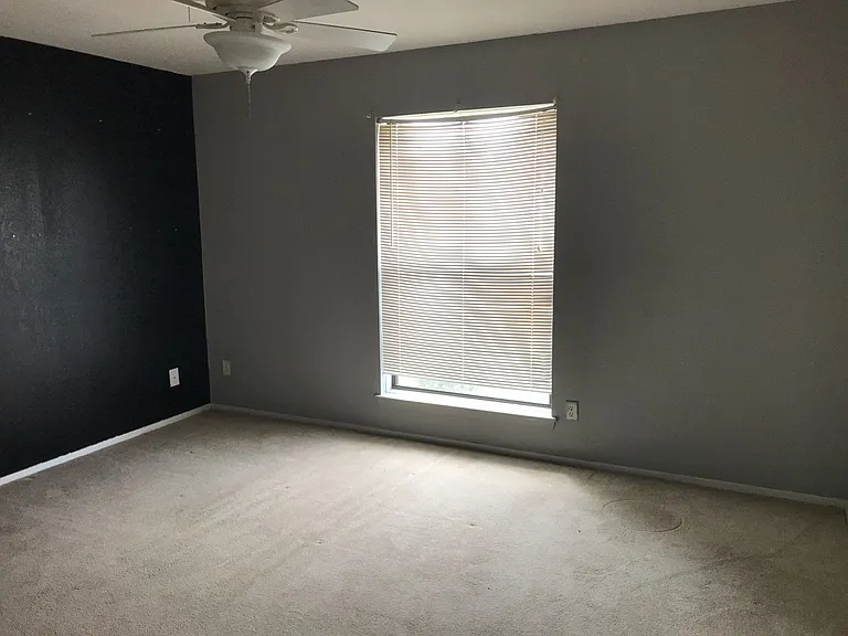 5225 Hunters Cir — Photo 1
