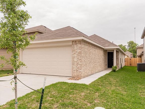 3rd image of 524 Meadow Park Ln
