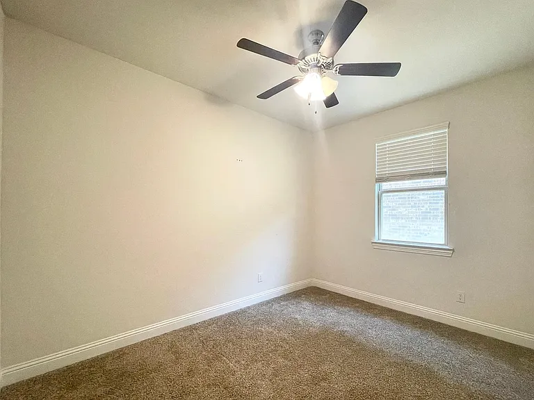 2924 Log Cabin Dr — Photo 21