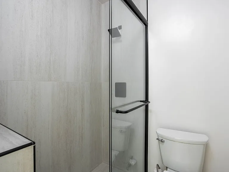 1811 Tamarind Ave — Photo 18