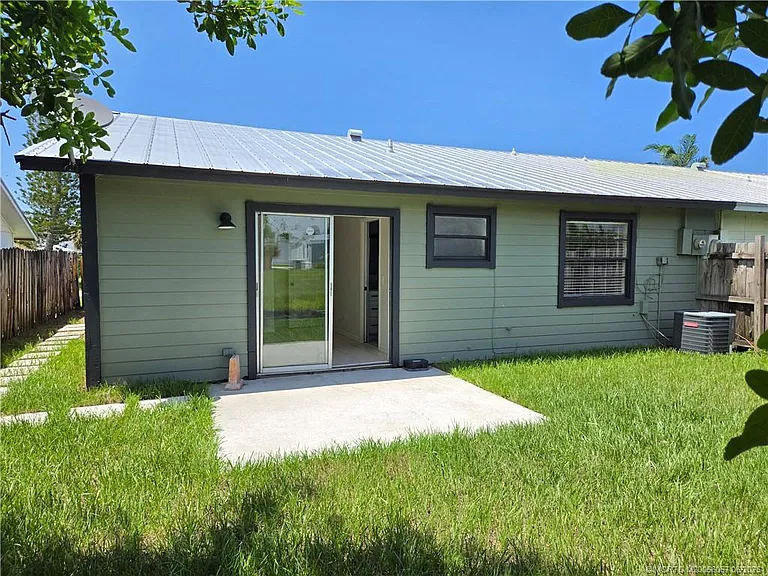 4508 SE Salvatori Rd — Photo 4
